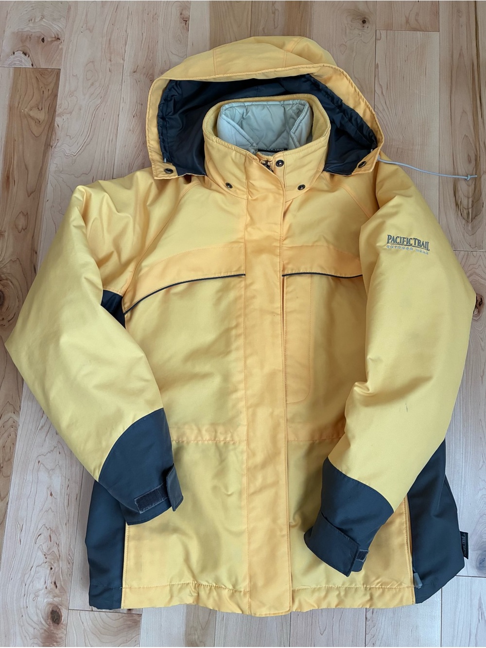 Women’s Vintage Pacific Trail Outdoor Wear